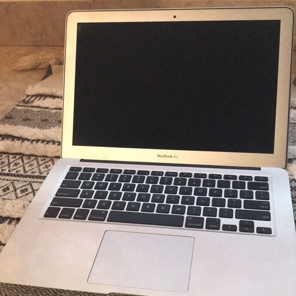 MacBook Air Late 2010 - 13 inch - Picture 1 of 6